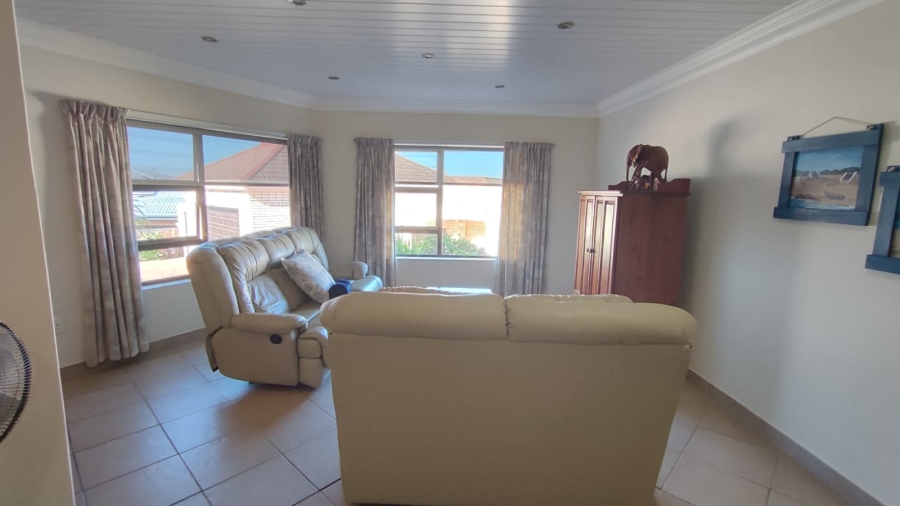 6 Bedroom Property for Sale in Stilbaai Wes Western Cape